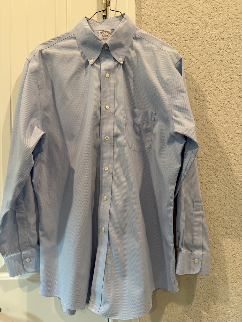 Classic Light Blue Button-Down Dress Shirt - Unbranded